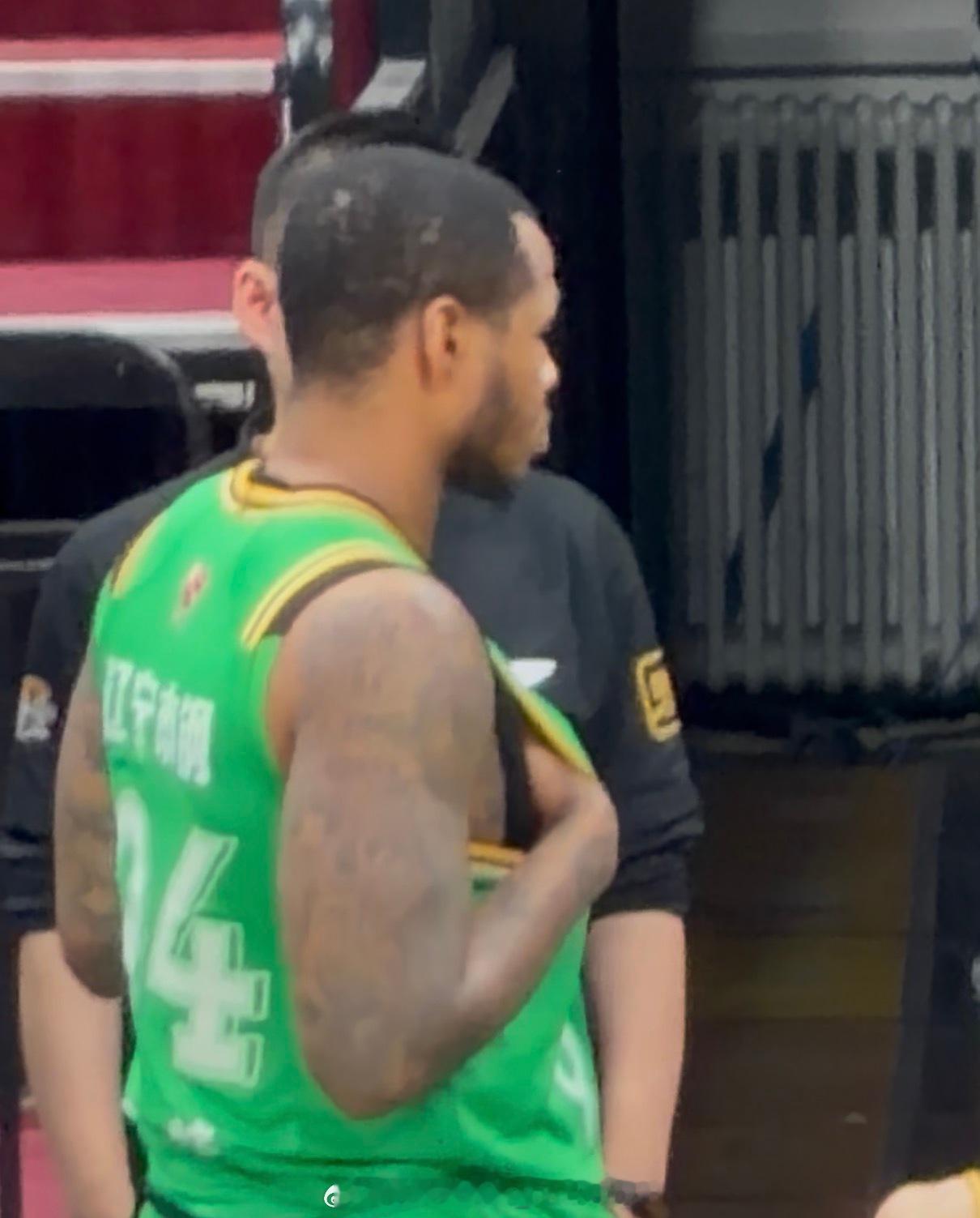 辽宁男篮已经买断了外援马库斯·亨特的合同，双方友好分手，他本赛季加盟辽宁男篮出战