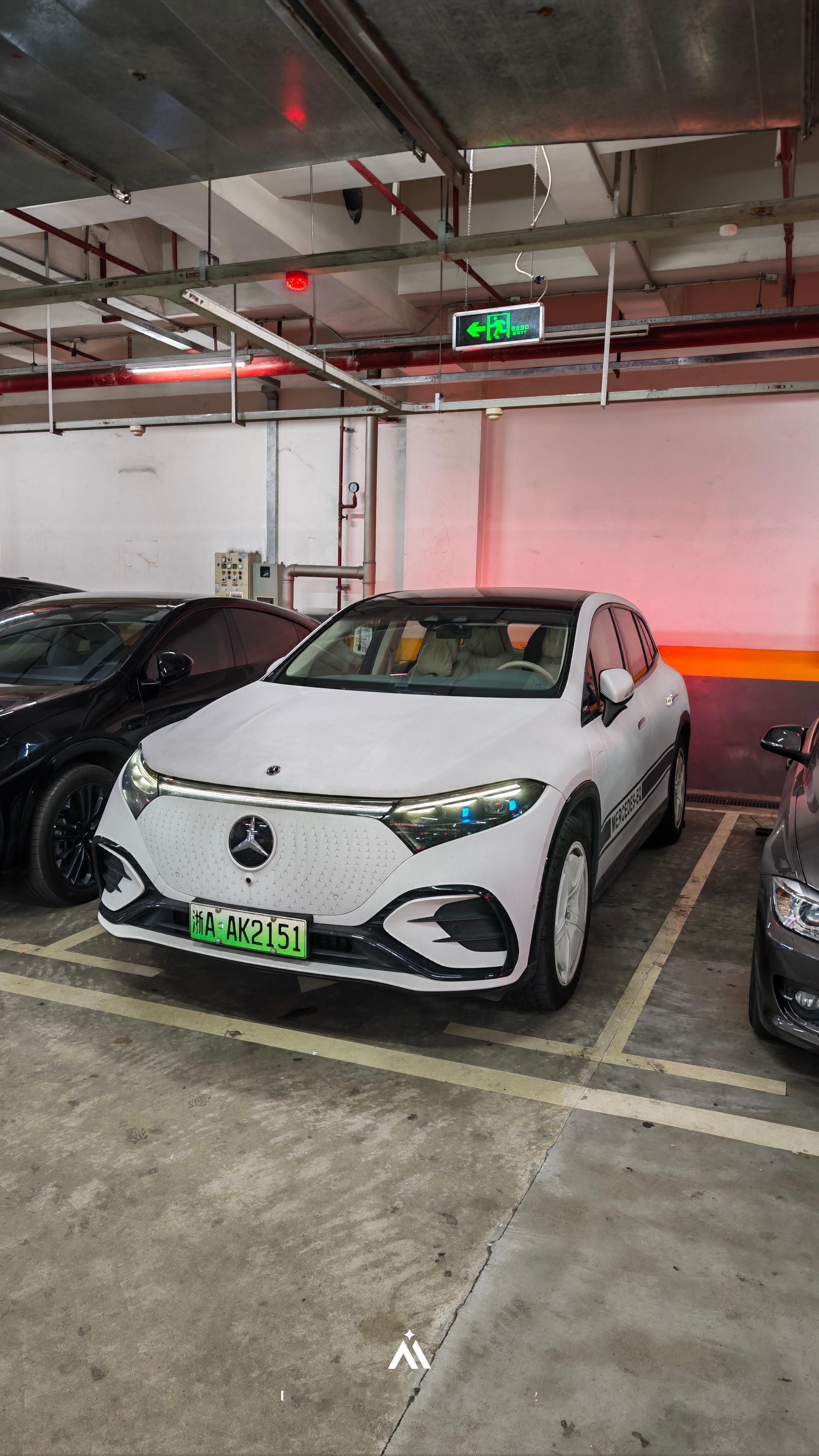 不知道哪个老师的车，不熄灯的啊，费电哦广州·天环广场