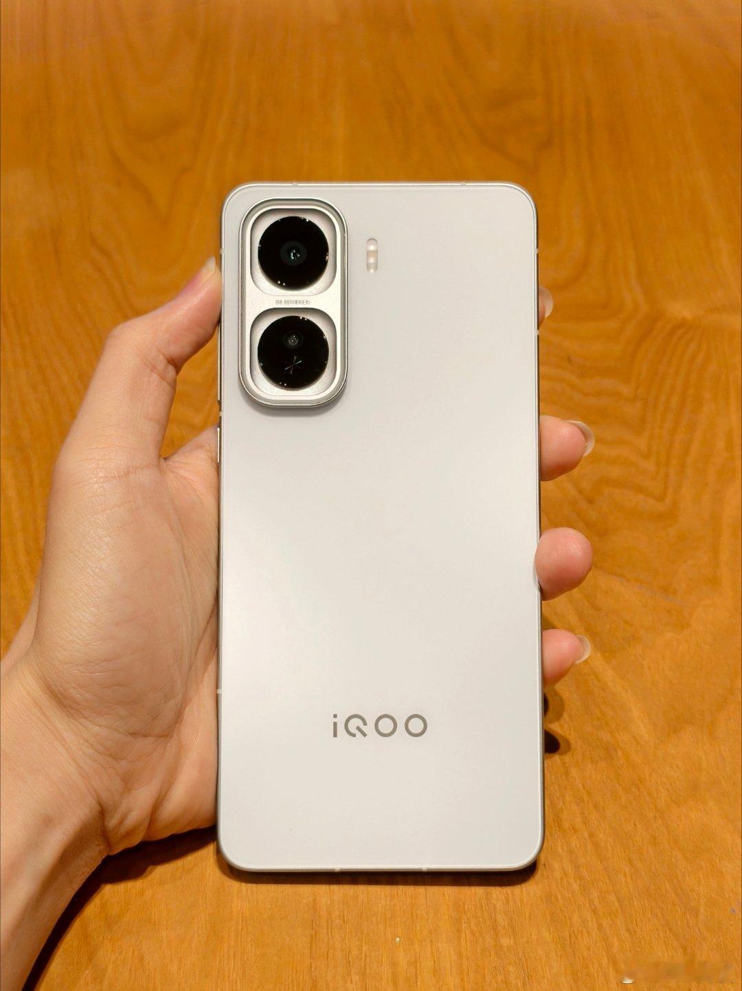 早，今天iQOONeo11新品发布，来猜个起步价格，第一个猜中的给他发红包，