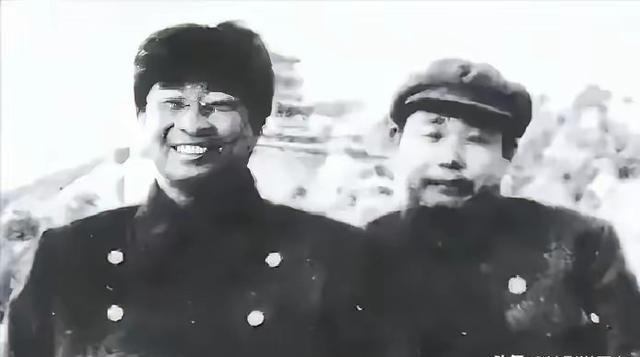 1952年军委例会陈赓迟到，刘伯承在他住处等着，见面就训，陈赓一句“你个老头子还