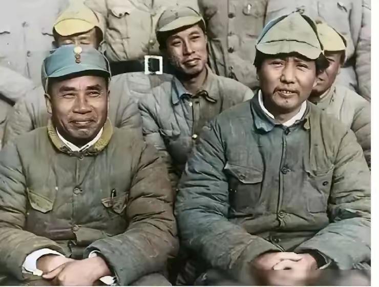 一顶没人要的旧帽子，照见毛主席的赤子心！公知凭什么诋毁一张老照片，毛主席头