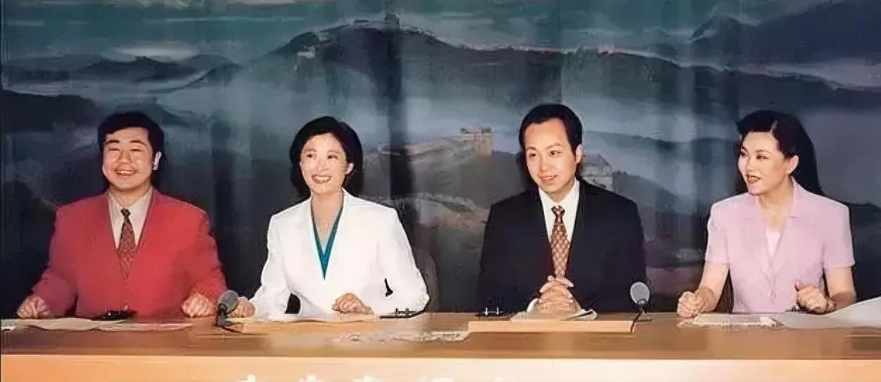 他们曾经是电视屏幕上观众熟悉的面孔，罗京和敬一丹老师已经相继离开人世。不知另两