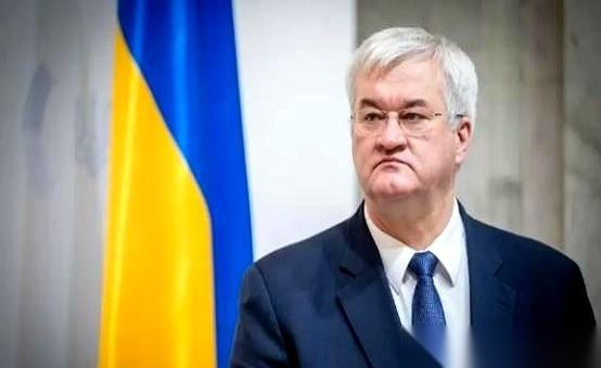 乌克兰副外长来了，满脸堆笑，张嘴闭嘴都是“友谊”。可那45亿美元的账，一个字都