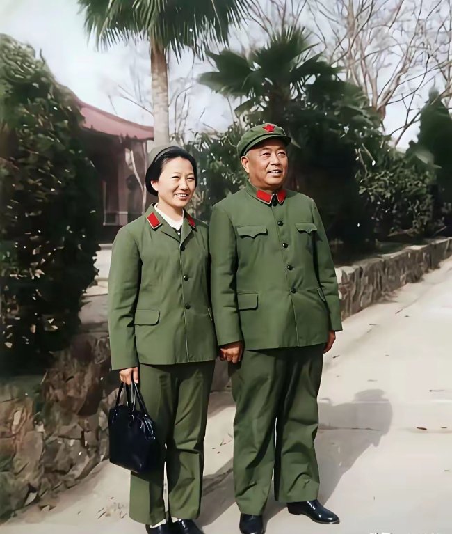 70年代最年轻的开国少将，与妻子相差20岁，你知道他们是谁吗？