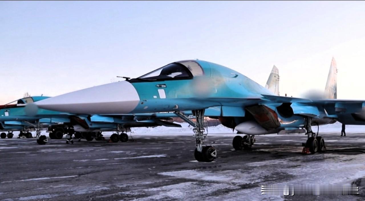 12月10日，俄技集团联合航空制造公司向俄国防部交付了新一批苏-34战斗轰炸机，