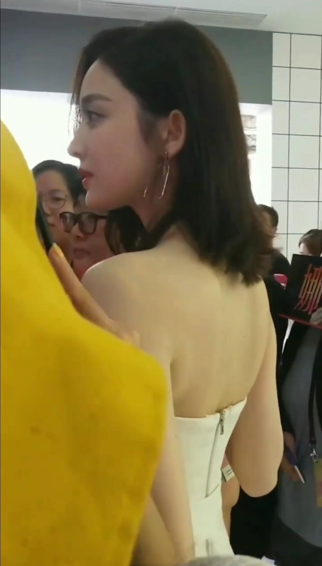 古力娜扎只要不是在演戏，她就能惊艳所有人，静态之美，她称第一。说实话，古力娜扎就