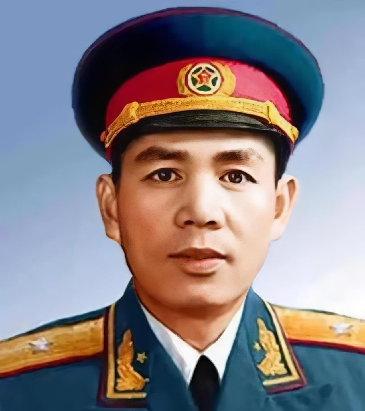 丁盛少将，应该是千名开国少将中名气最大的几个将军之一了。其堂兄丁荣昌，也是开国