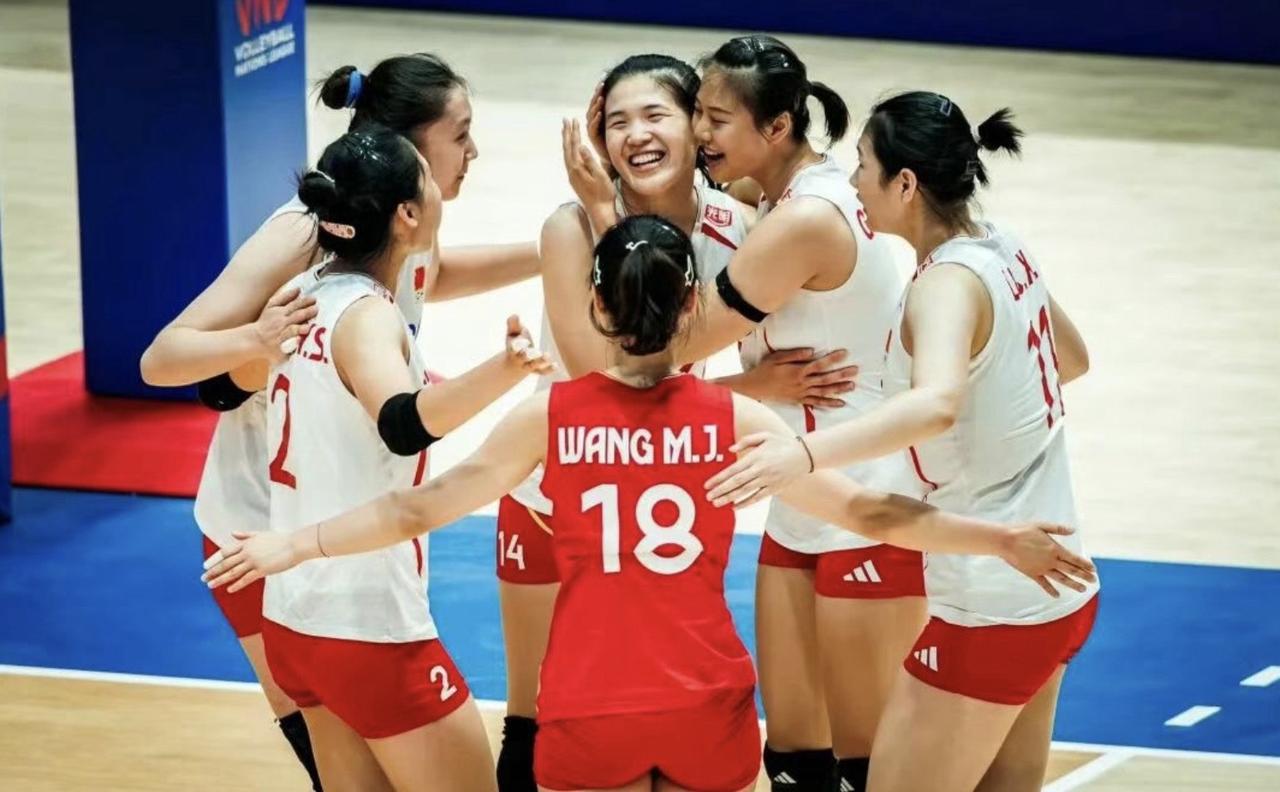 八强赛中国女排战胜美国女排？7月23日的19:30，世联赛1/4决赛东道主中国女