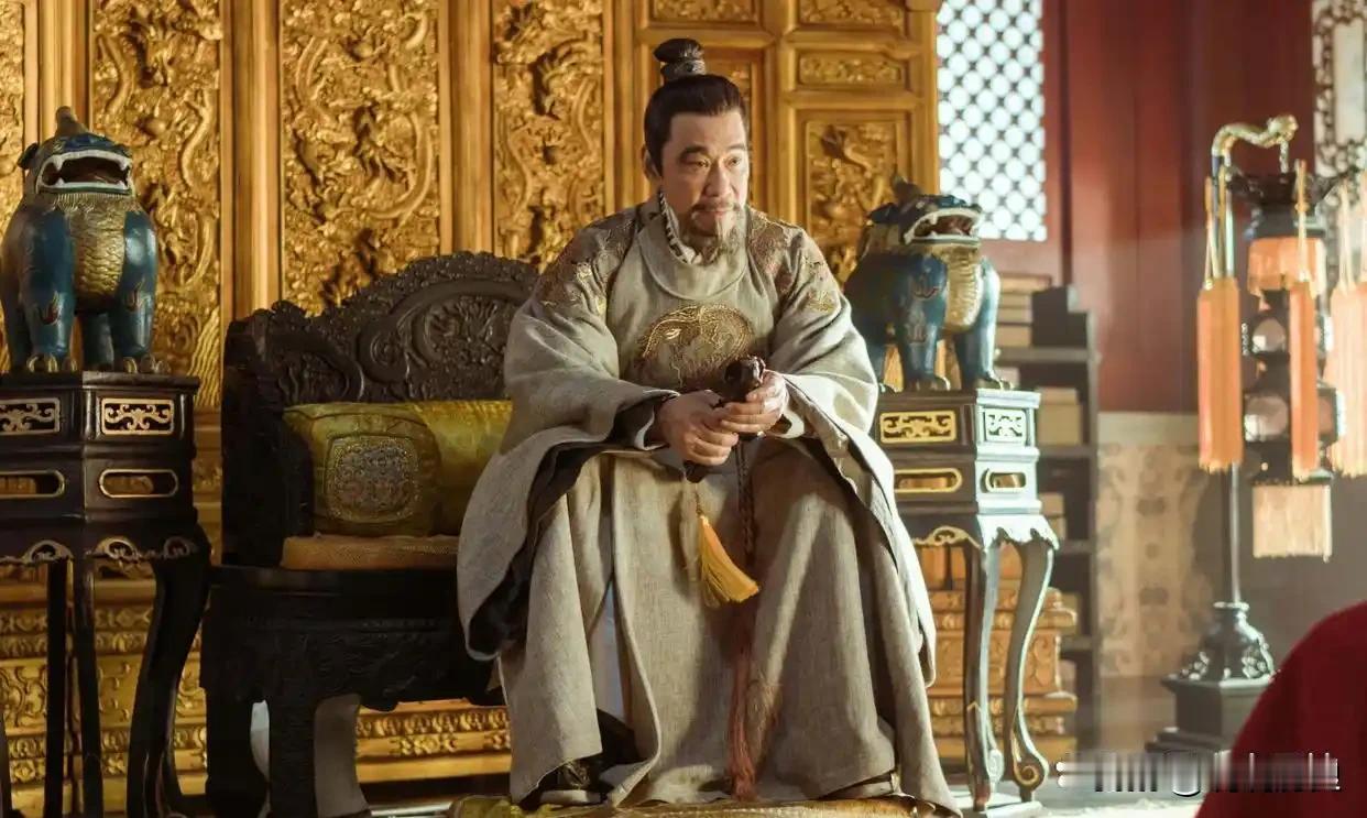 朱棣率兵攻入南京时，俘虏了朱允炆的生母吕氏。看见吕氏狼狈地摔在地上，朱棣上前搀扶