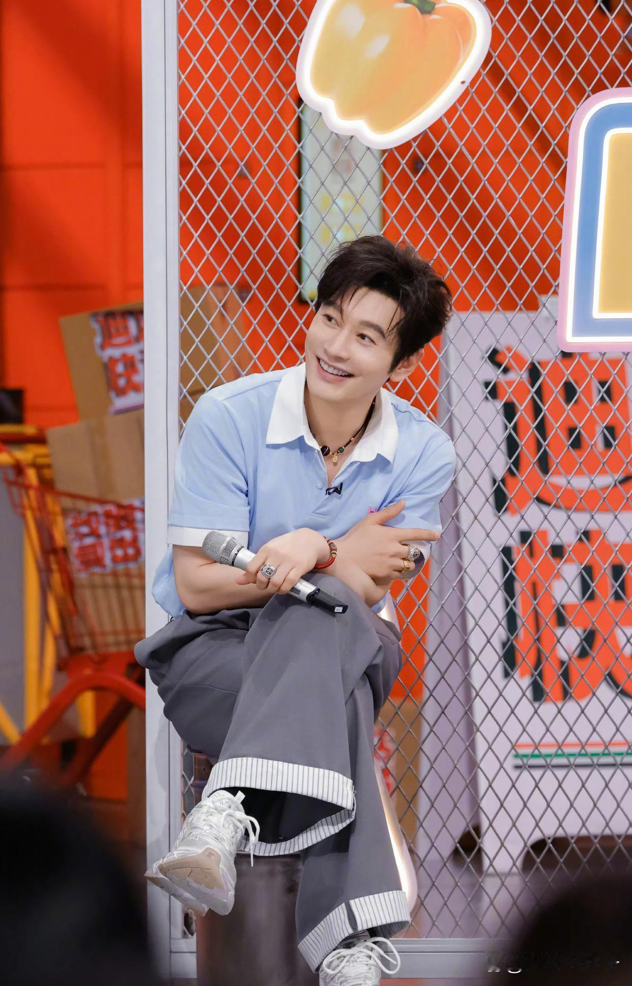 1.李荣浩的贵人其实是陈坤，早期陈坤给他介绍很多资源。2.黄晓明晒自己是“送钱者