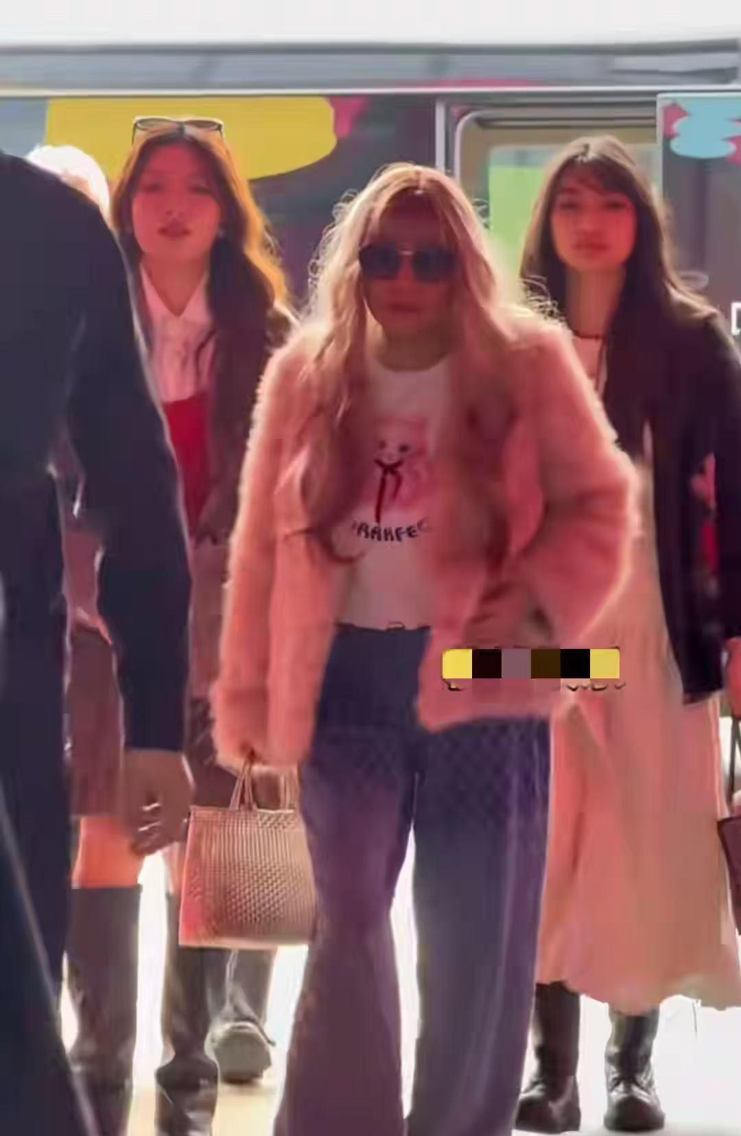 张蔷两个女儿首度曝光！女儿也开始勇闯娱乐圈了这真是最美“星相”的星二代了！张蔷