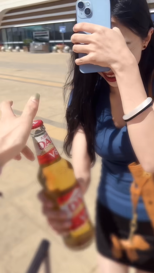 谁家好朋友让一下高铁先吹一瓶