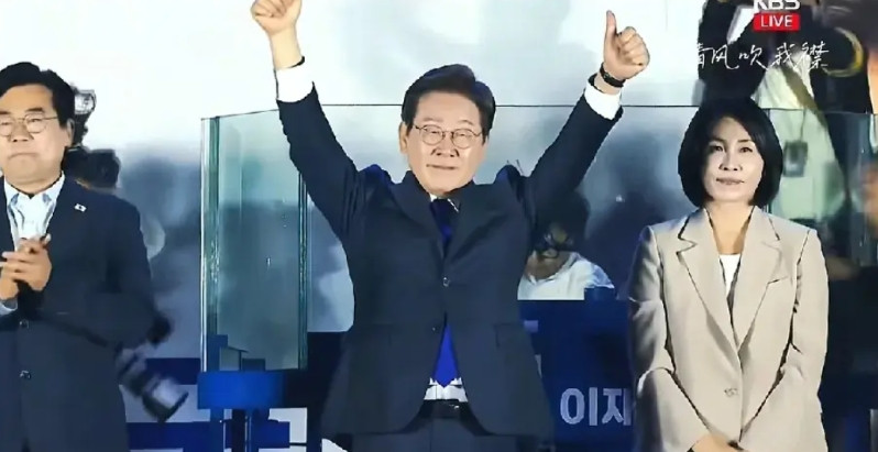 大统领的气势开始出来了，但监狱的大门也打开了。作为总统夫人的金慧景肯定也早就有心