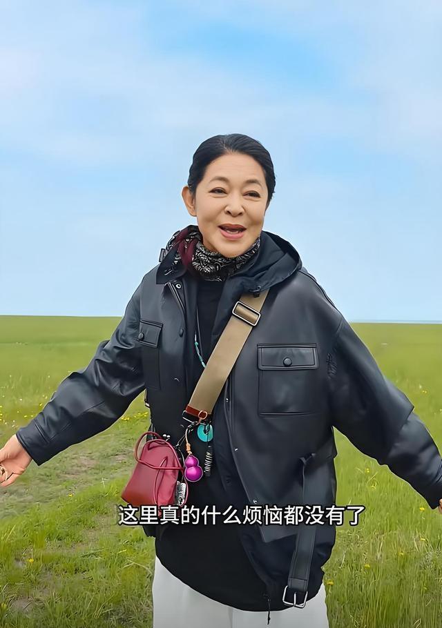 央视一姐为救子卖房拍戏，再婚20年不花丈夫一分钱！如今一家四口近况曝光…今天