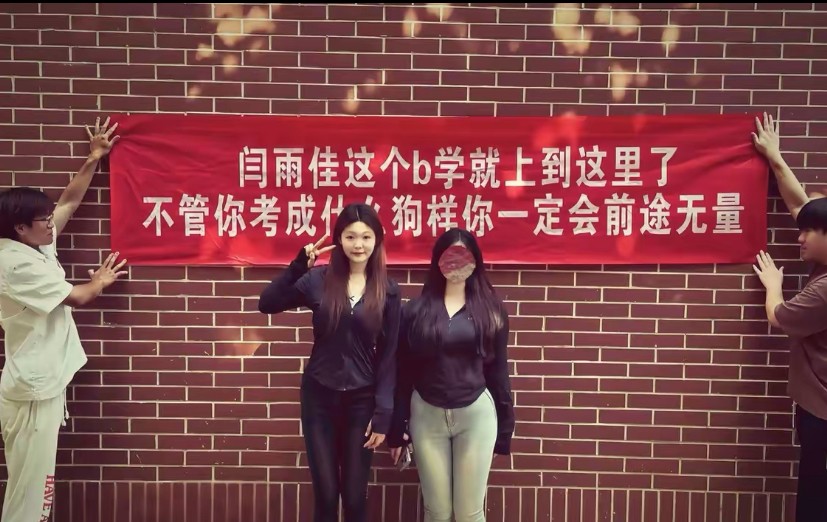 现在都流行这么拍毕业照了是吗？