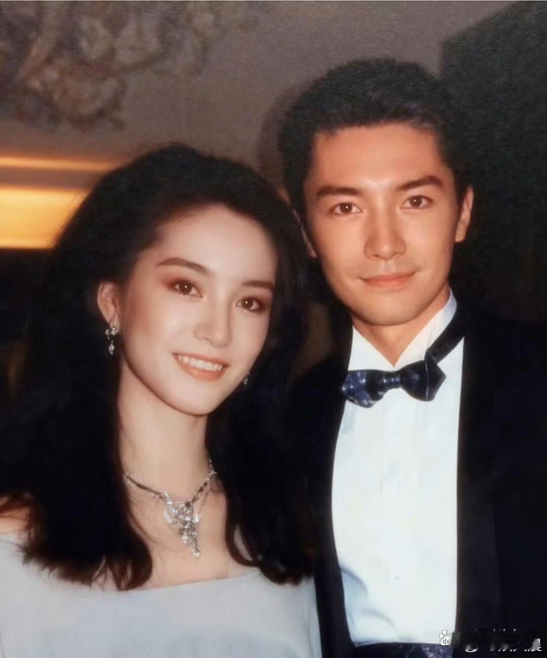 尊龙和林青霞的同框，简直是“权威神颜”的碰撞！两人的五官轮廓、气质神韵都自带高级