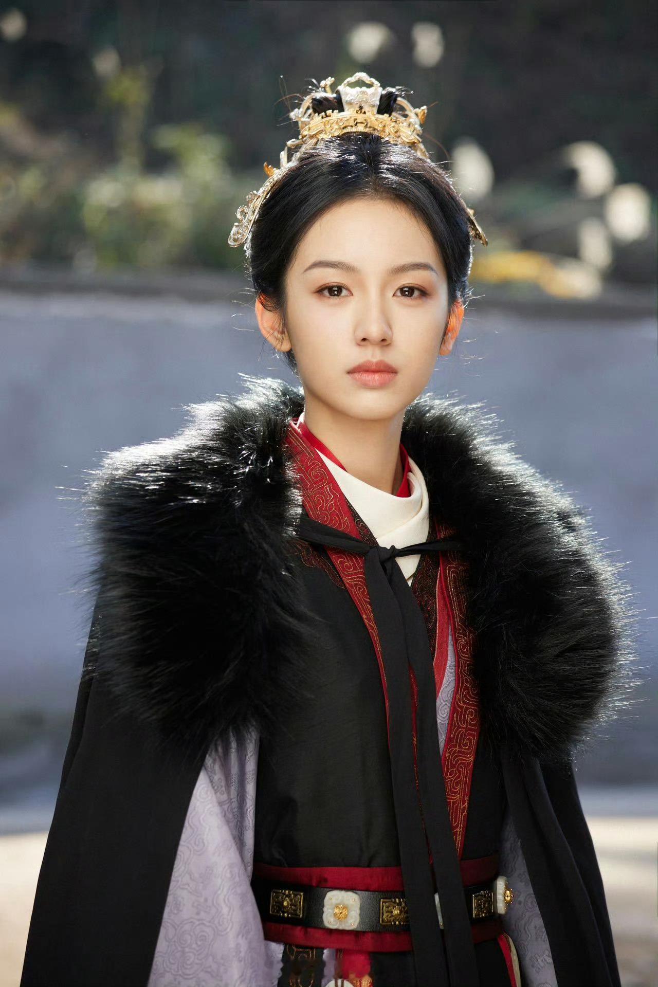 周也帝女气场和帝女角色太适配……还得是我们女将军，坚定的眼神强大的内核，帝女气