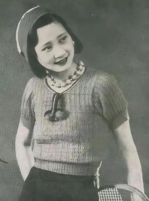1946年3月，哈尔滨，那个中俄混血的俏佳人孙格龄，顶着“烈属”光环，把抗联名将