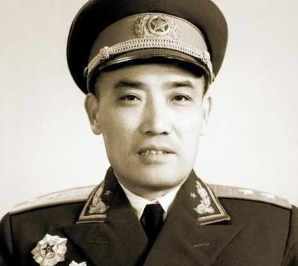 八路军升迁最慢的团长，7年里未升一级，被部下超越，晚年却大放异彩。 在解放之