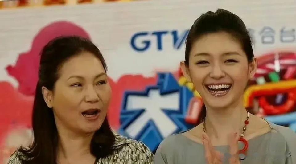 大S妈妈，这是魔怔了？6月25日，S妈凌晨发文，看来这是又想女儿了，年纪大了