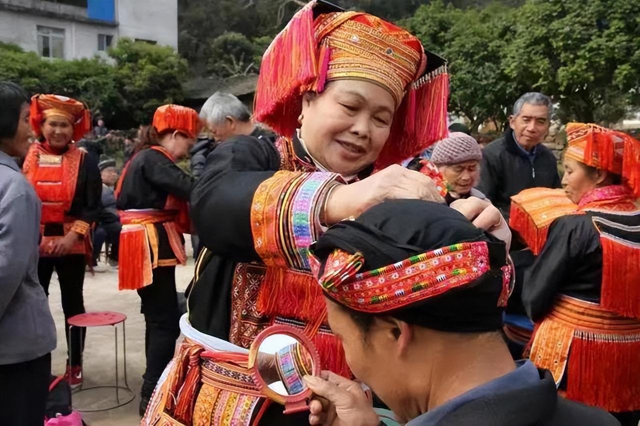 荷兰来的朋友，在广西农村直接看傻了眼😂这个荷兰友人叫马丁，45岁，是做乡村