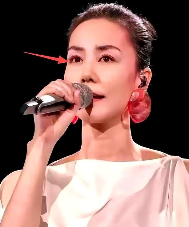 很多人聊起谢霆锋和王菲，潜台词都是：不就俩人凑合过日子，弥补一下当年的遗憾嘛。