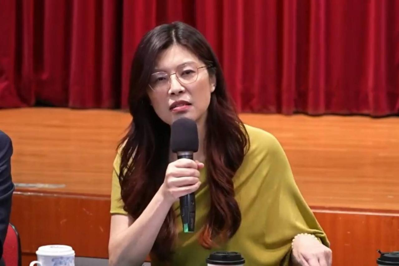 郑丽文支持率断档第一，对大陆表态也已经定调，洪秀柱一锤定音，国民党的路线