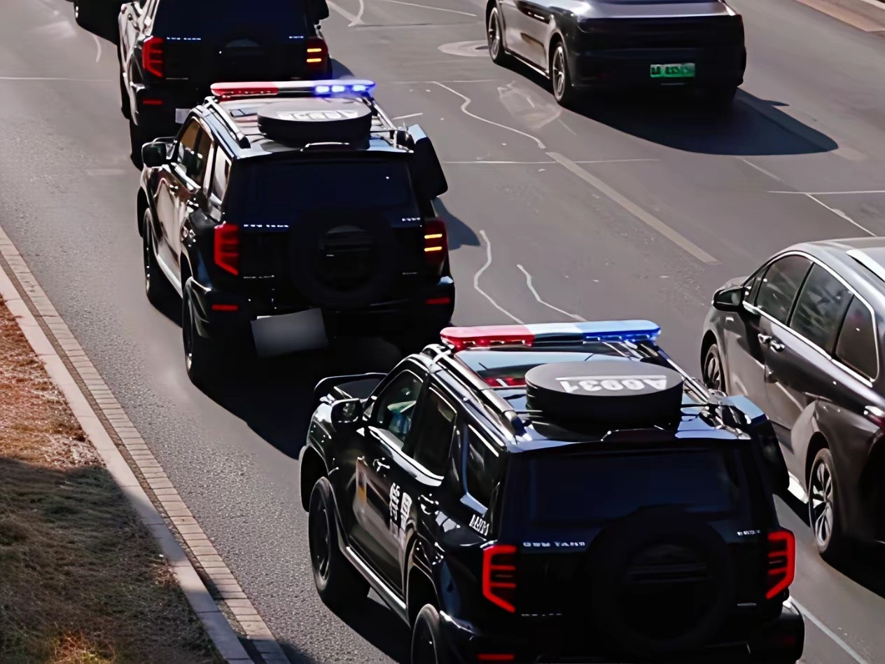 长城坦克穿上了“制服”那一刻已经不能用“帅”字来形容了，更多的可能是一种责任！多