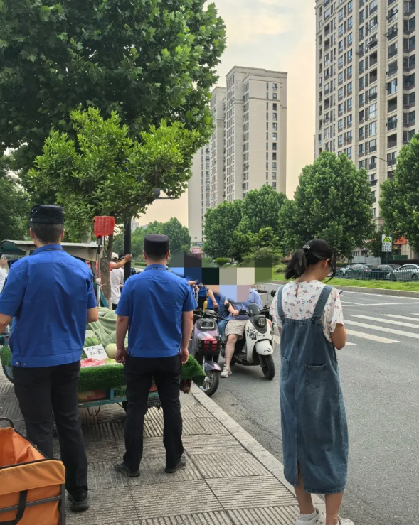 当城管真的就罪大恶极吗？？我有个表哥是县城的城管，今年38了，还没结婚，没有女孩