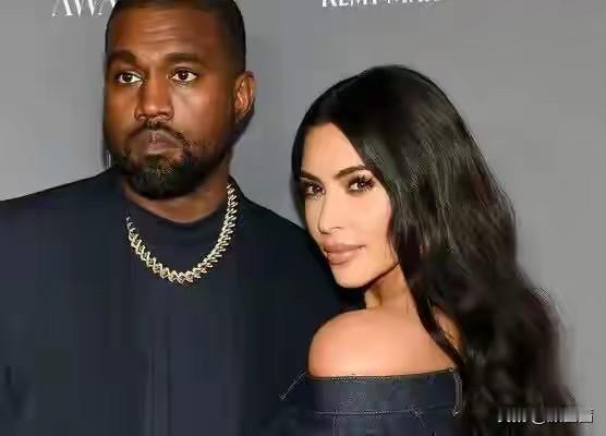 卡戴珊这波操作太敢了！直接在节目里质疑美国登月是假的，还列出了一堆“证据”。