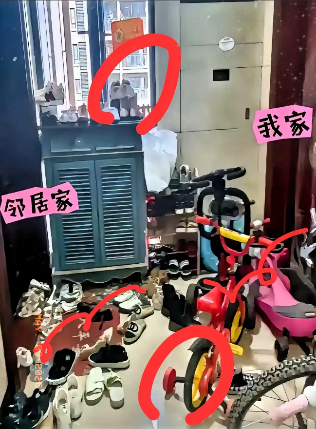 人在外地，半夜被邻居的电话吓出一身冷汗！张口就说老人在我家门口摔了，要我赔钱！调