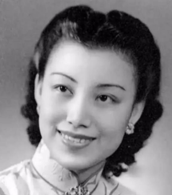 1935年，一妓女恳求37岁张伯驹：“带我走吧！我还是清白之身！”张伯驹递给老鸨