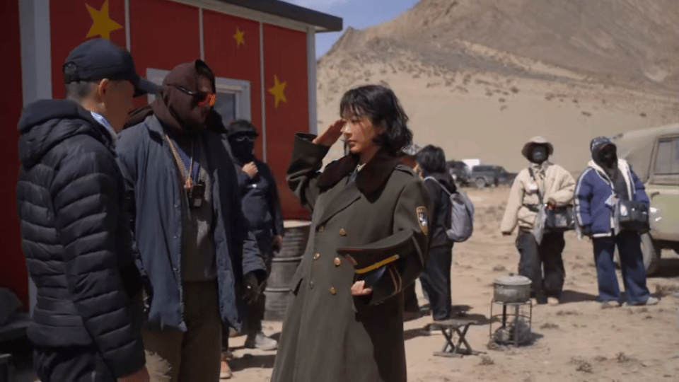 杨烁居然转行做了导演杨烁在《生命树》里闷声干了两份工。镜头前演戏，镜头后导戏。