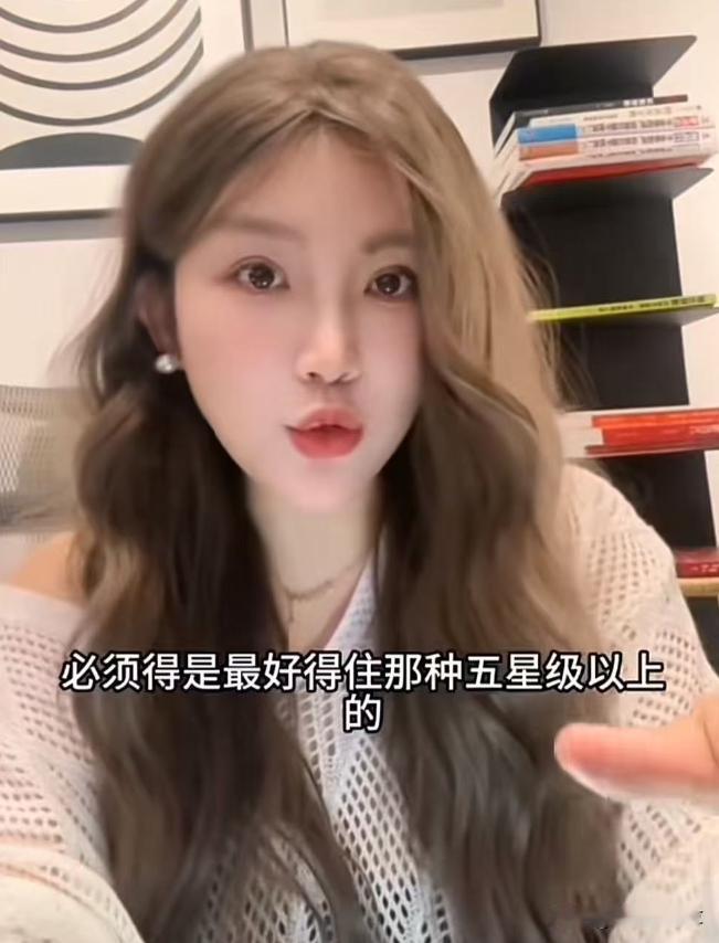 一个月挣五千块钱，出去玩要住五星级，一个包买了三万六。我老公他们公司有个小伙
