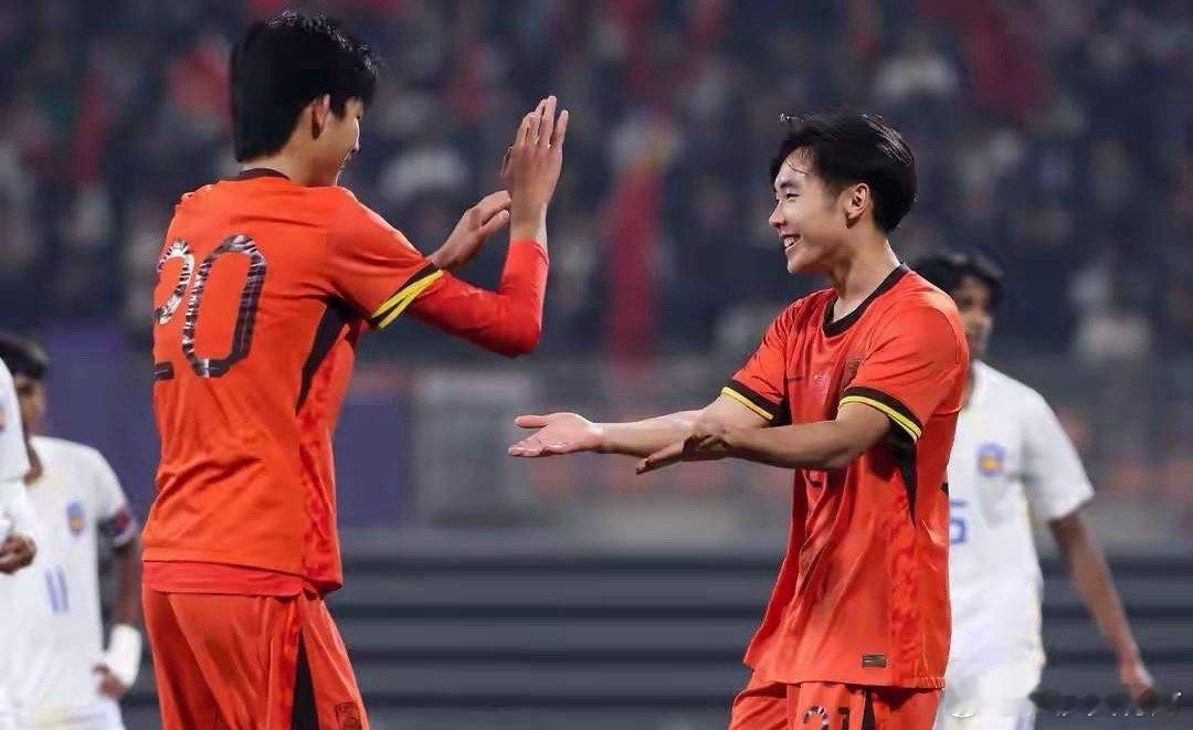 与赵松源4场逾10球比起来，本届u17亚预赛前更被寄予厚望的蓉城小将帅惟浩，好像