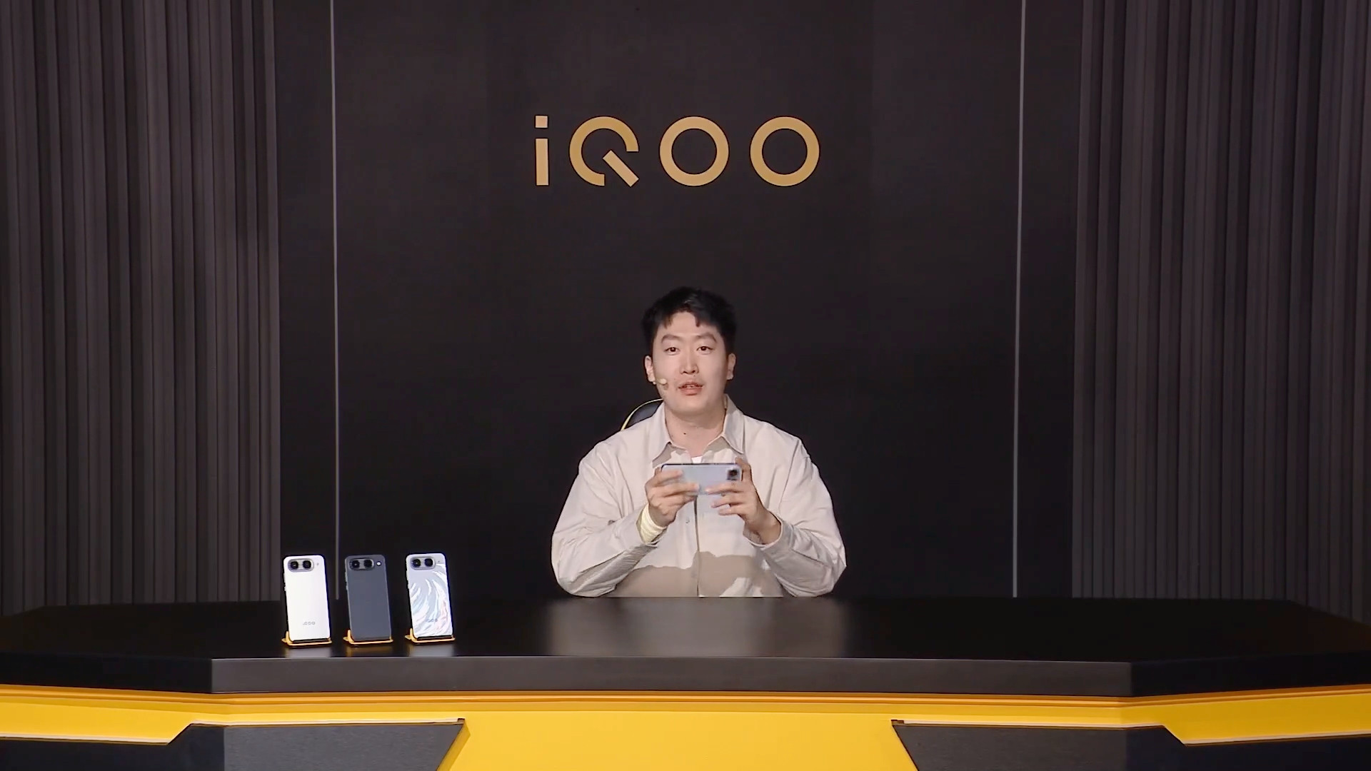 管哥也来推荐iQOONeo11至尊版了，不得不说iQOO还是很看重电竞
