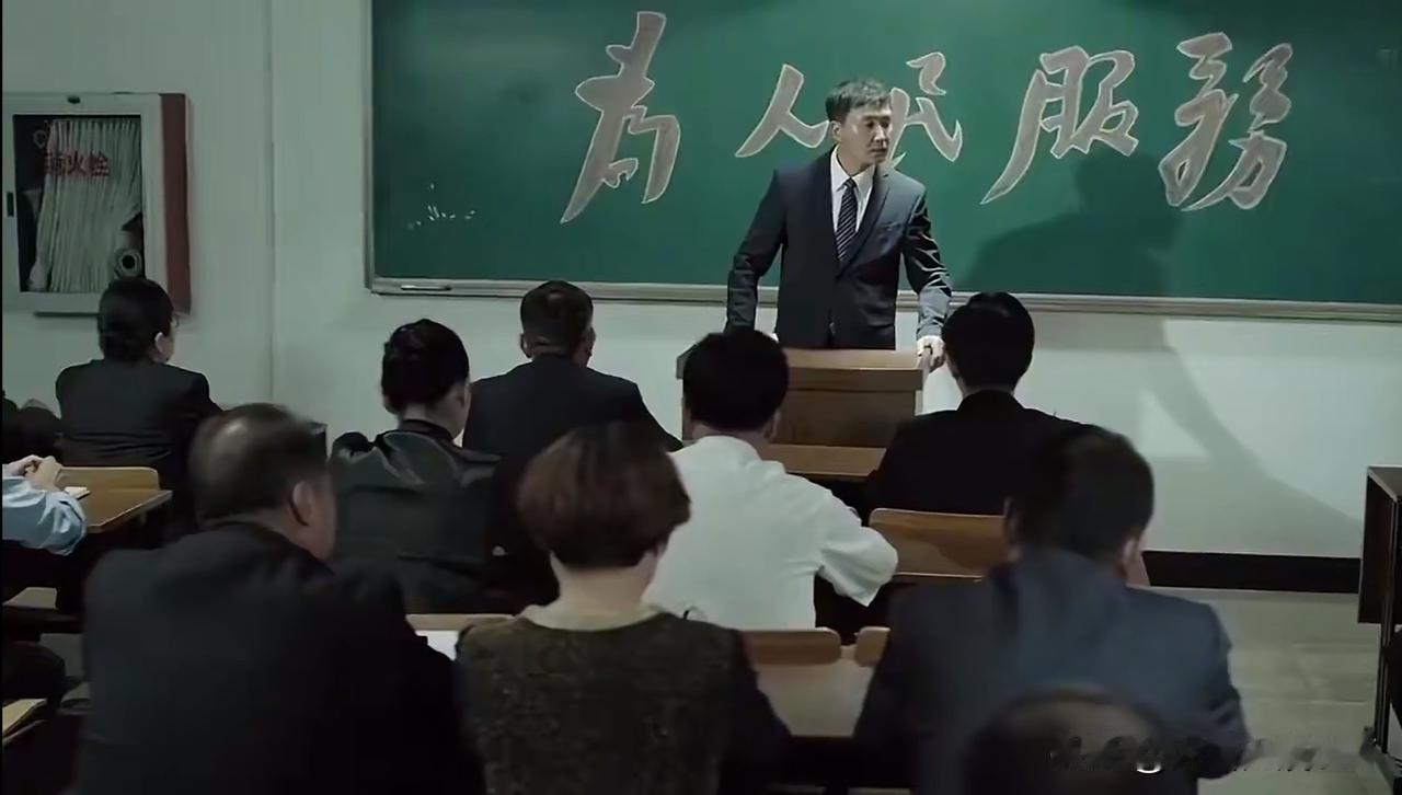 这俩可都是硬茬子，谁能硬过谁？李达康，省委常委兼省会市委书记；赵达功，省委常