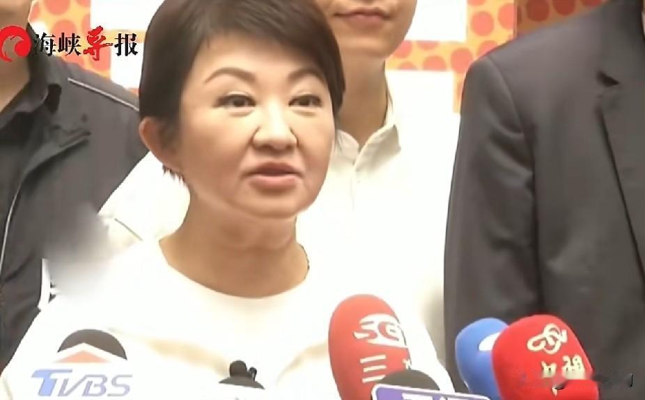在当前蓝营政坛当中，卢秀燕是绕不开的重量级人物。执掌台中市多年，她把中部经