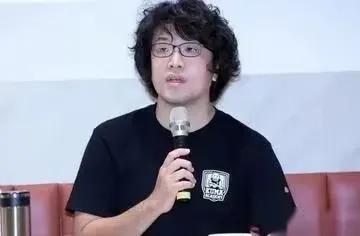 民进党搞了个提案。和沈伯洋有关里面夹带两国论私货。蓝白居然放水。让它进