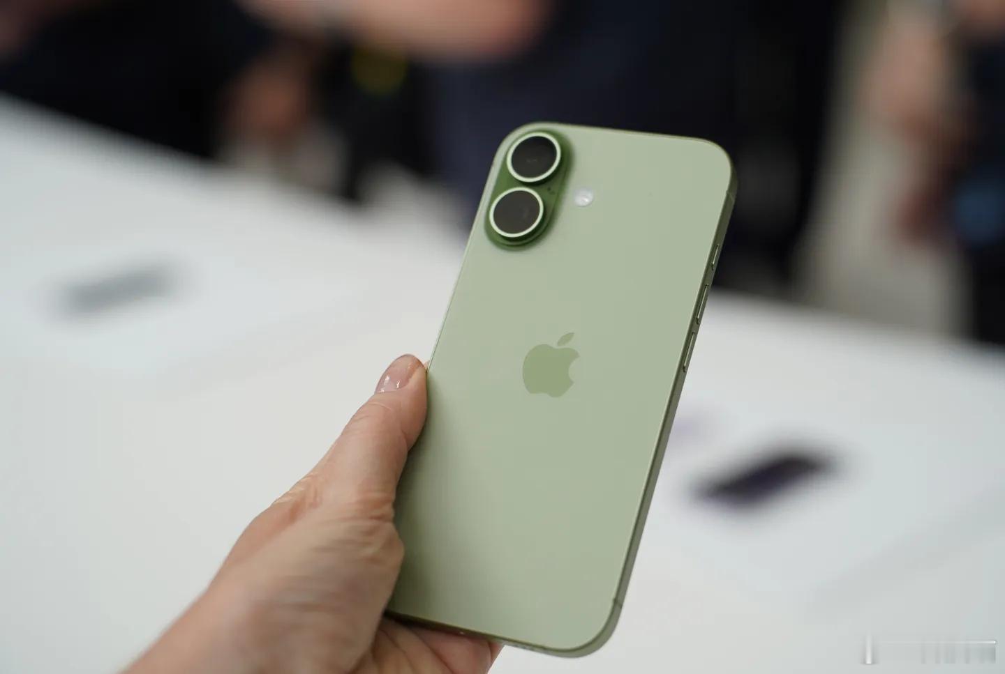 iPhone17系列价格已破发iPhone17标准版：原价5999元国补价格5