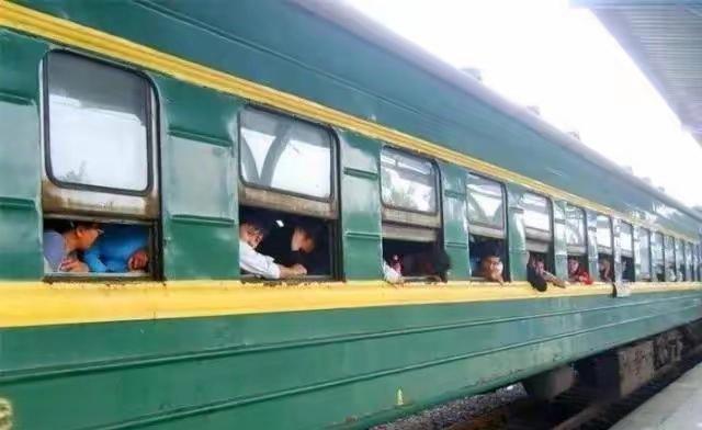 春运30年，从绿皮火车到夜间高铁，我们这代人的回家路每年一到春运，心里就特