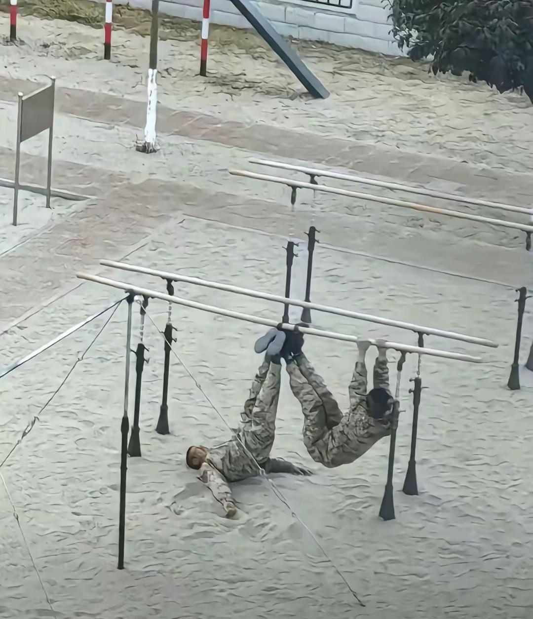 当兵就是把你的尊严踩碎，再一点一点捡起来
