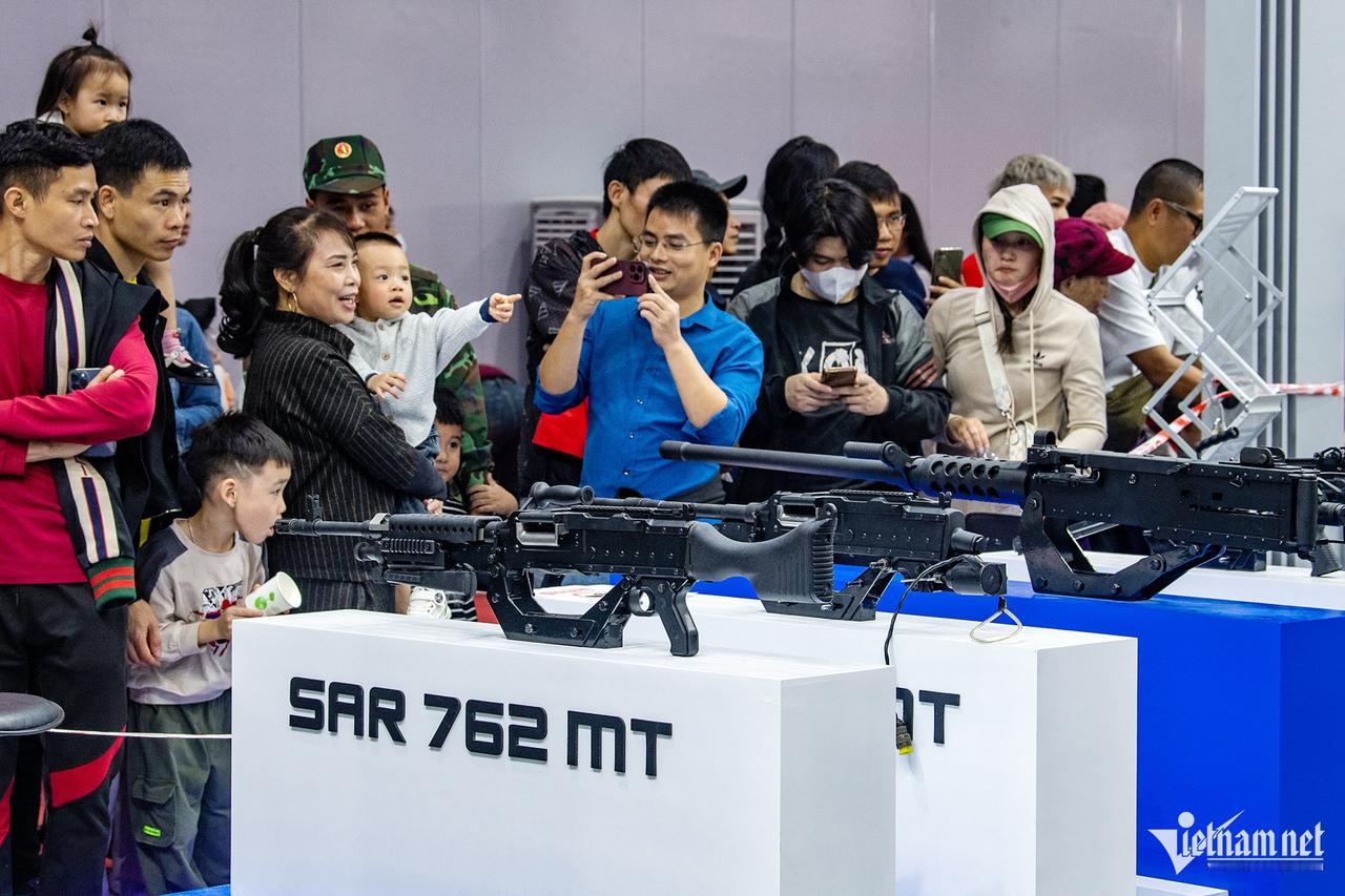 越南防务展上的土耳其轻武器,现在土耳其也把越南当作重要军售市场。现在越南新购买的
