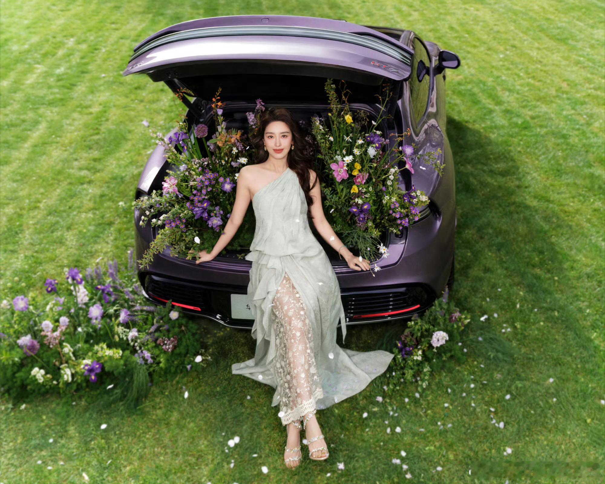 一进家门的迎接花束是「普罗旺斯紫」谢谢启境GT7紫色＋杨采钰韵味叠满太养眼了