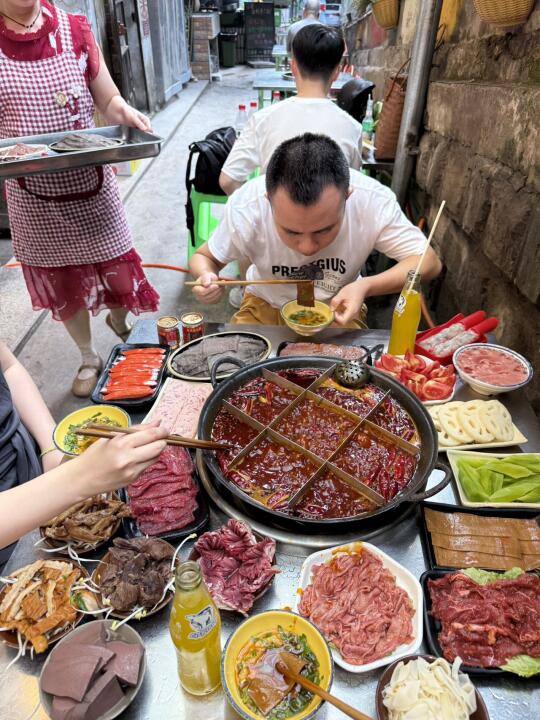 来龙门浩一定要来吃，独栋小院烫个火锅