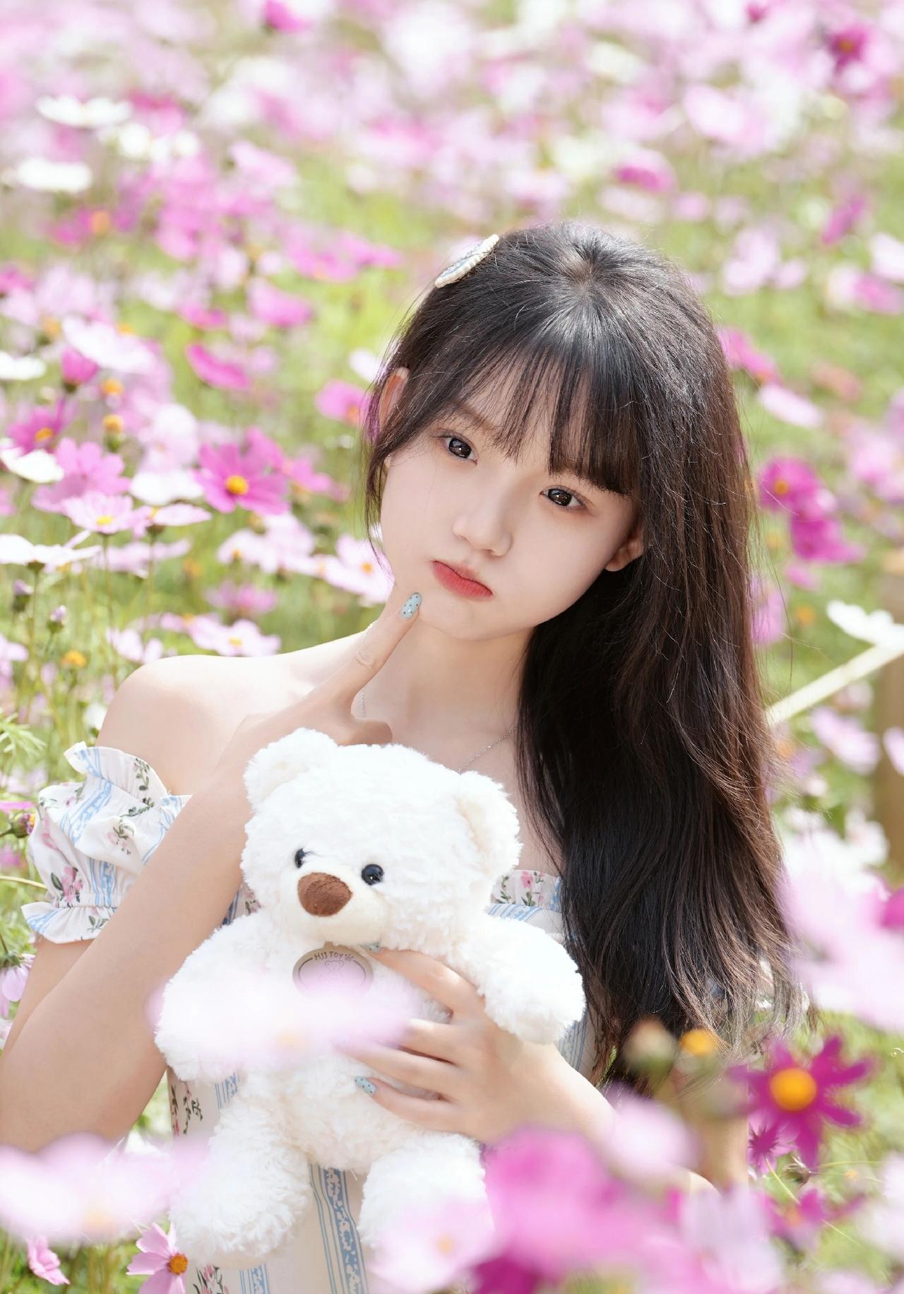 午后的花海格外的阳光明媚甜美少女好好看清新脱俗的女孩子是什么样子的呀温柔治愈款美