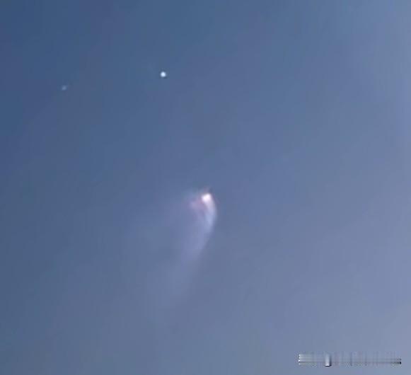 真行，是咱自己的飞船！”——北京深夜街头，众人仰头那一刻昨天夜里，北京城里还