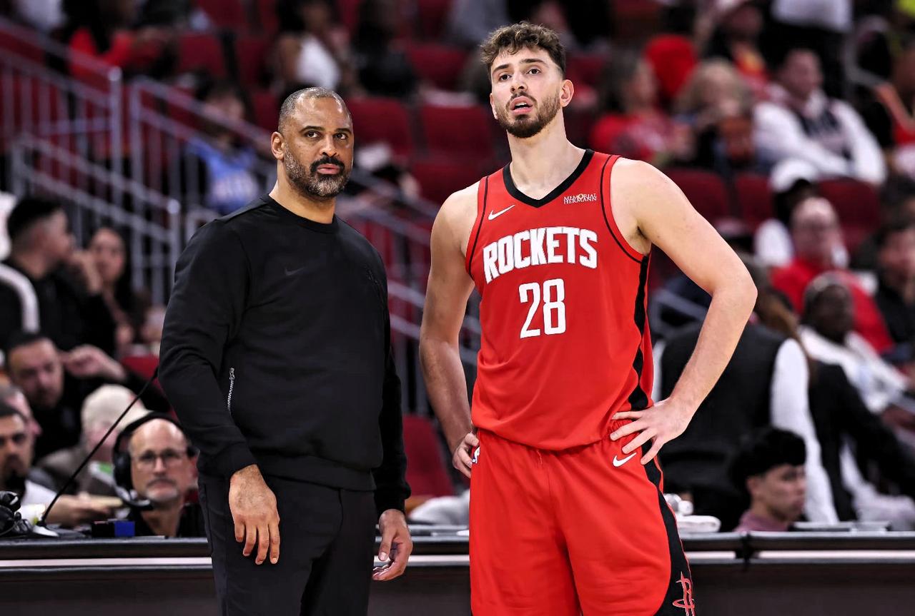 申京不打，火箭明显的几点变好：1、进攻节奏变得流畅，能够很快的打出防守反击，各