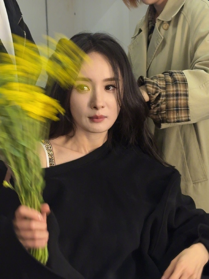 1.杨幂新剧《江山大同》要分AB组拍，前期女主戏多，后期刘学义为主，两组编剧不同