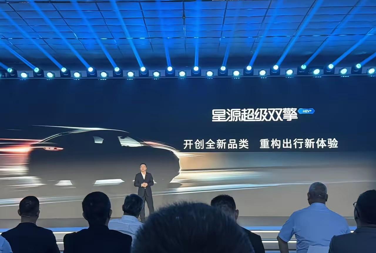 刚从加油站出来，92号又涨了。刷手机看到一条消息：广汽出了个新车，加一箱油能跑1